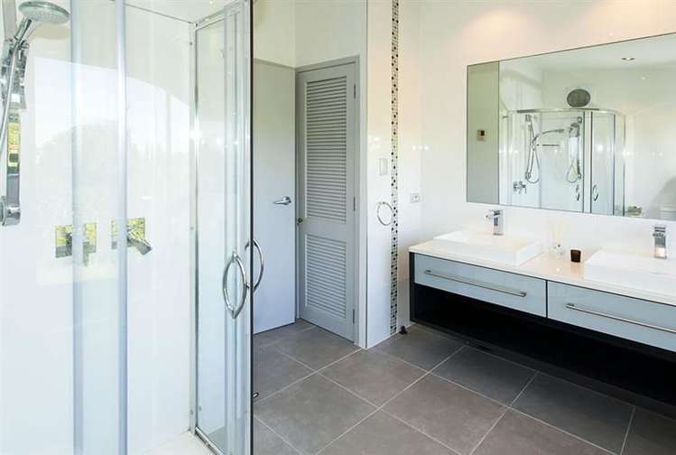 63 Seaview Road Castor Bay_17