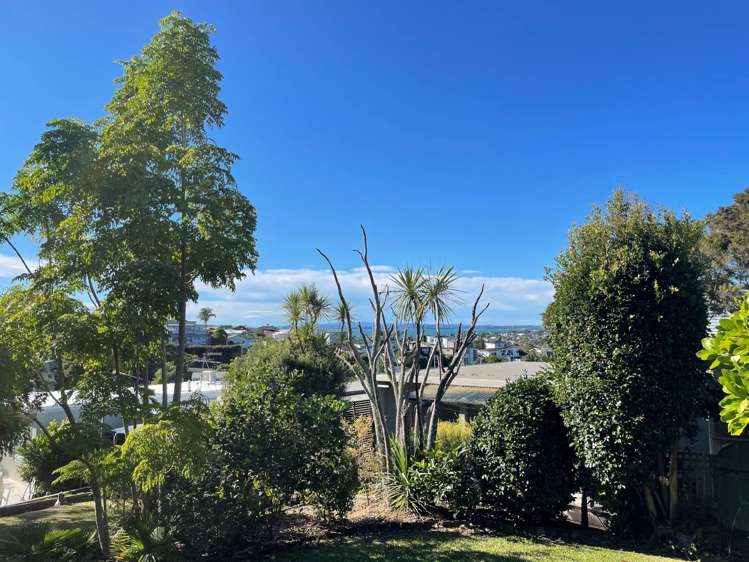 10/18 Parr Terrace Castor Bay_12