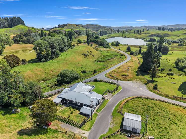 2 School Road Tiniroto_17