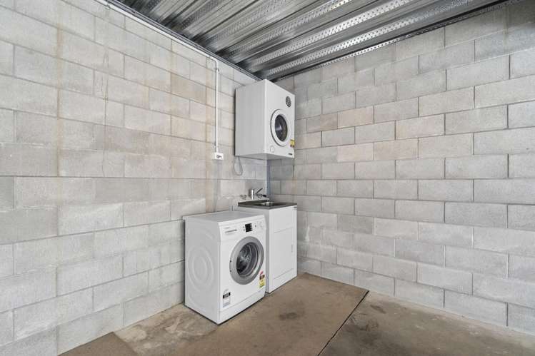 4/9 Vialou Street Hamilton Central_8