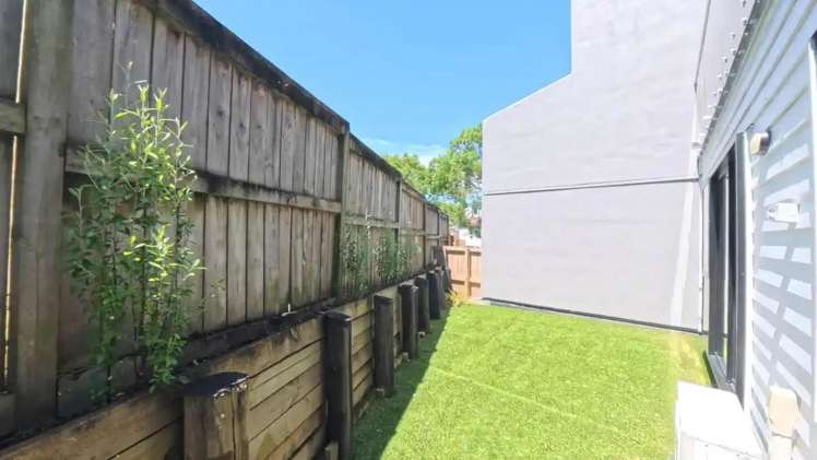 C/7 Titirangi Road New Lynn_11