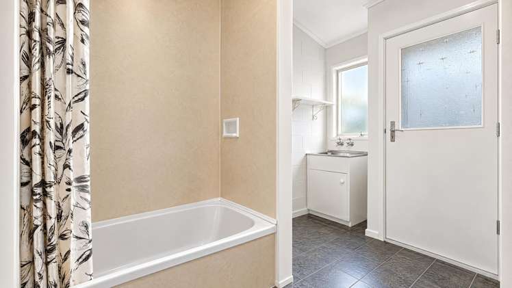2/133 Tipahi Street Nelson South_9