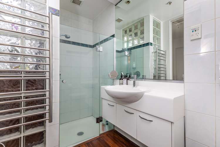 5f/2 Queen Street Auckland Central_13