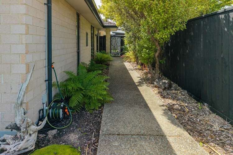 9 Gershwin Grove Stoke_14