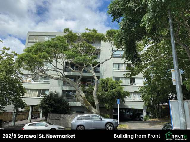 Sunny Newmarket Apartment with Views & Car Park