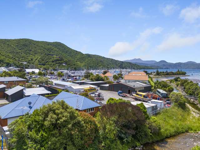 Sunny, Spacious, and Ideally Located in Waikawa