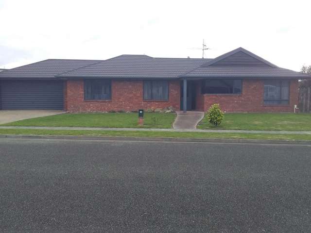 82 Aldinga Avenue Stoke_1