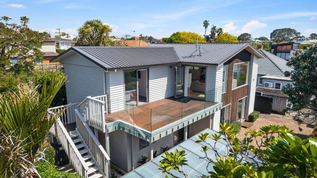 Narrow Neck private, sunny family retreat