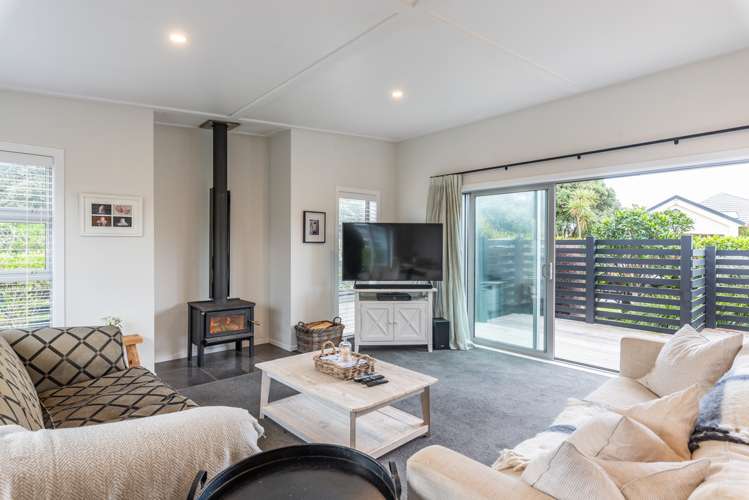 6 Olliver Grove Waikanae Beach_16