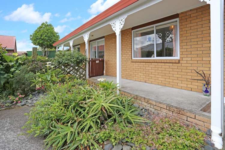 2/14 Orchid Place Te Atatu South_1