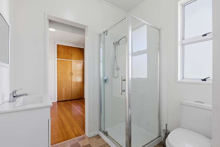 99 Beach Road Otumoetai_17