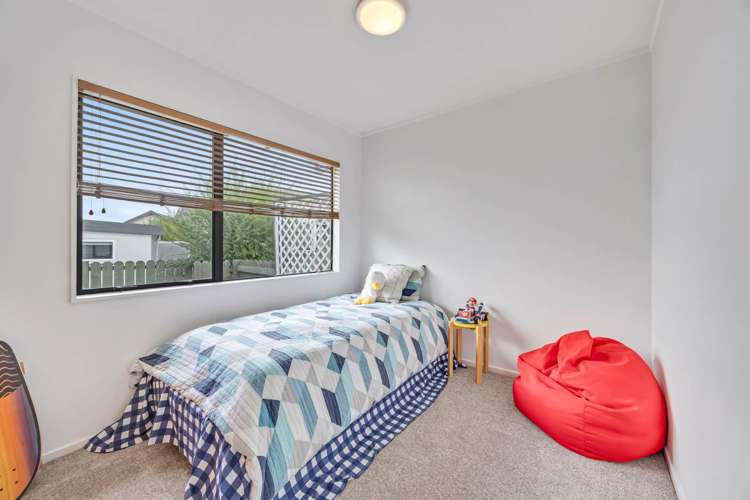 23 Gosford Drive Botany Downs_16