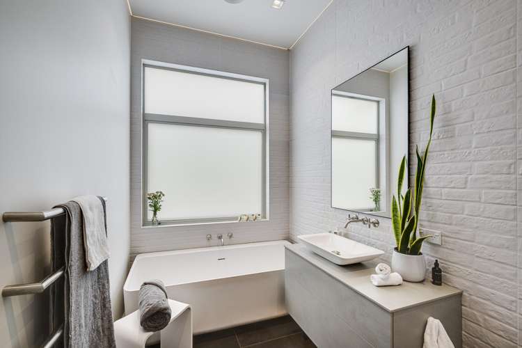 8 Kowhai Road Bluff Hill_16