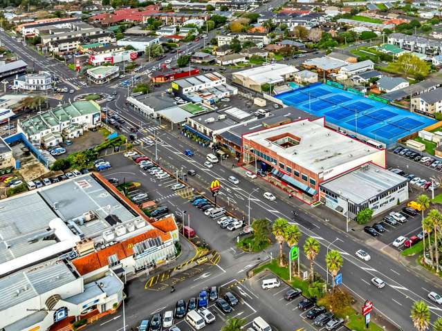 Trophy, split-risk investment with landholding