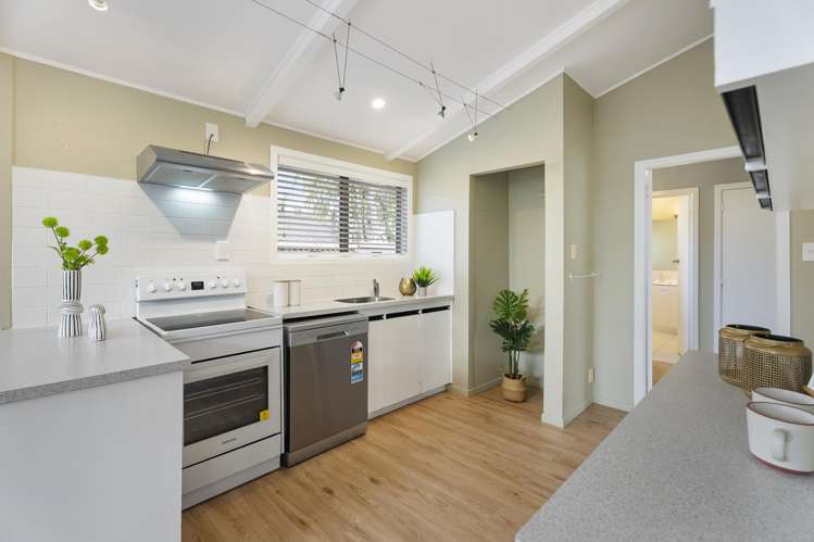 2/62 Rawhiti Road One Tree Hill_10