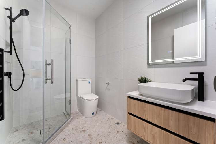 729B Massey Road Mangere_13