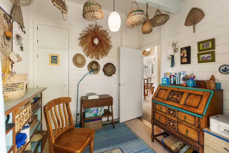 11 Russell Heights Russell_16