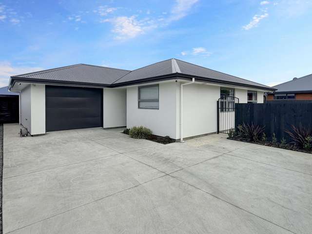 Sunny Tinwald Stunner – 3 Bedrooms, Pergola, Private & Easy-Care