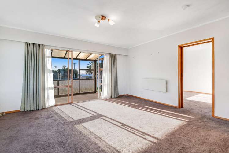 2/941 Whangaparaoa Road Manly_6