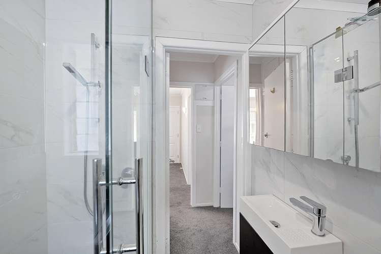 2/56a Taharoto Road Takapuna_14