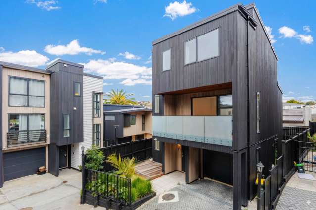 Premium Orakei Living