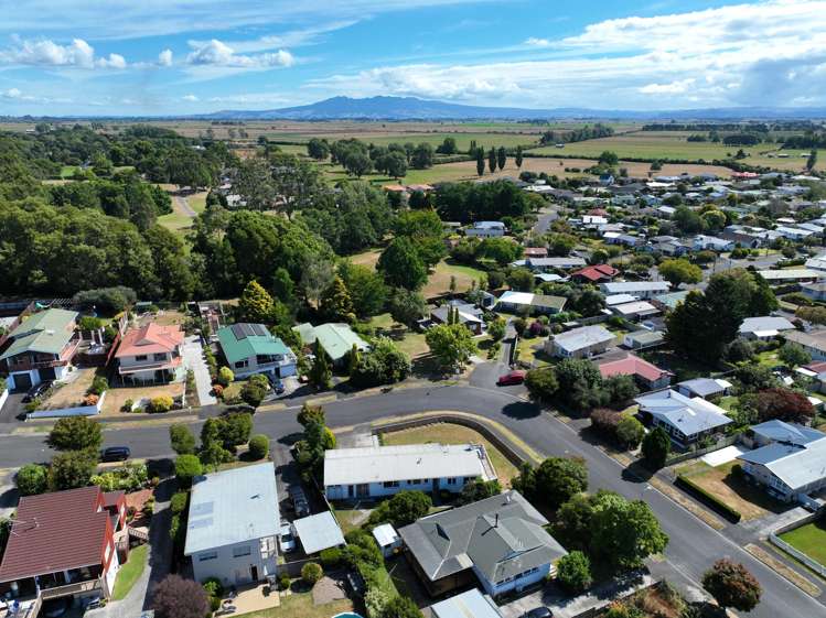 32 Resthill Crescent Glenview_22