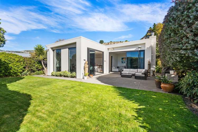 25 Main Road Redcliffs_31