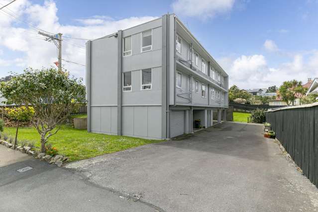 Easy Care Living in Prime Karori Location!