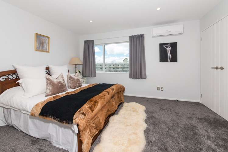 85 Bordeaux Parade Te Atatu South_13