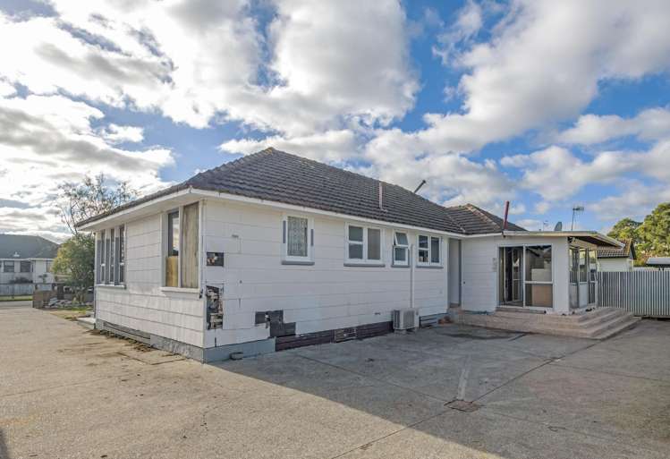 10 Bristol Crescent Roslyn_13