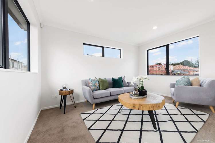 16 Tullymore Drive Flat Bush_6