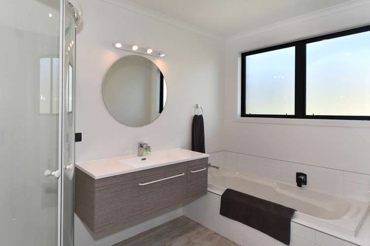 6 Kingfisher Lane Stoke_13