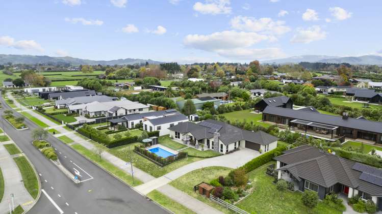 13 Alan Livingston Drive Cambridge_22