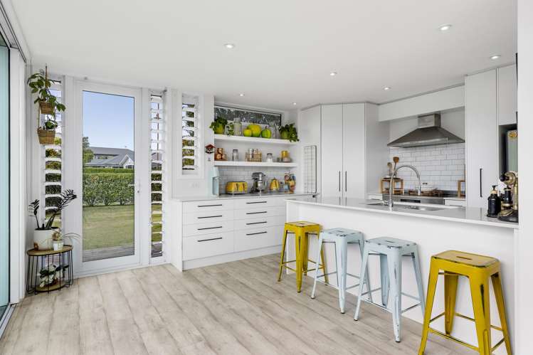 15 Magnolia Rise Waipahihi_0