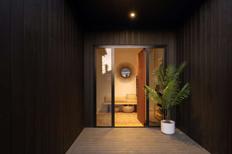 13b Richardson Avenue Burleigh_33