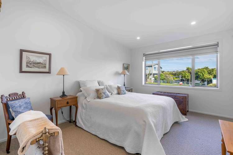 9 Violet Street Riverton_12