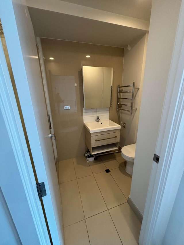 902b/75 Victoria Street West City Centre_1
