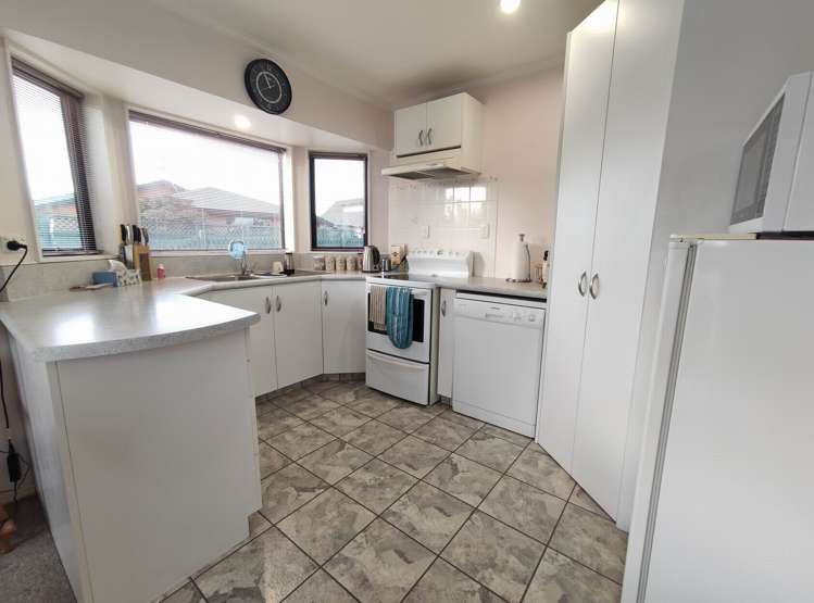 8 Robalan Place Redwoodtown_5
