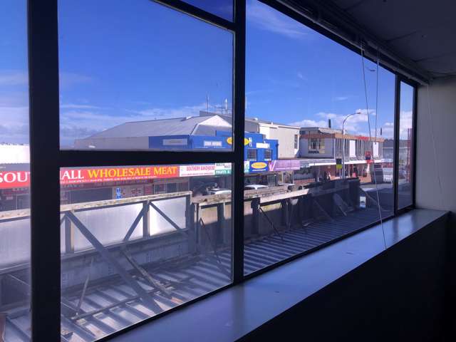 Tidy office space in Manurewa CBD