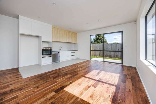 Modern, Low-Maintenance & Ideally Located