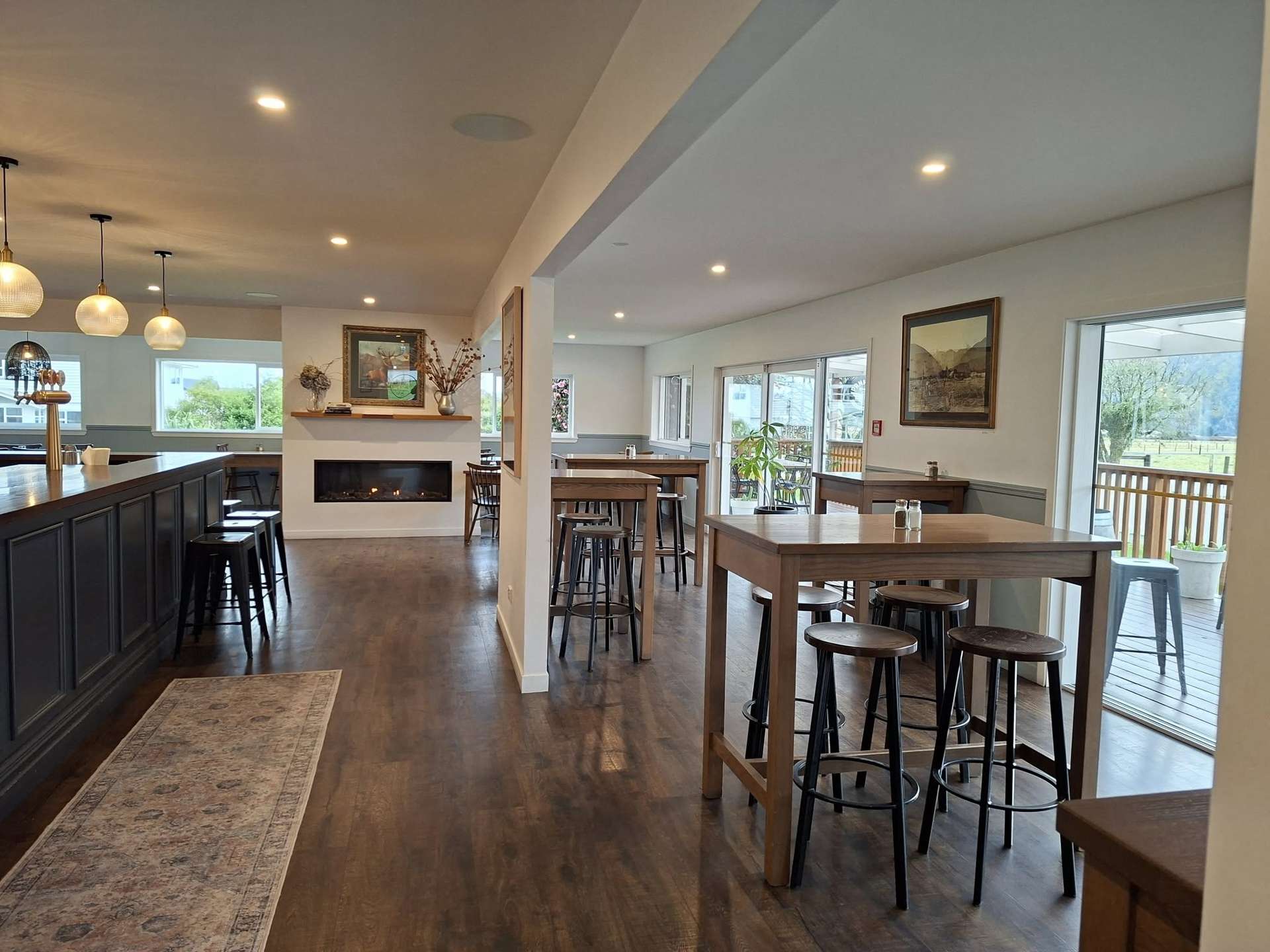 Betsey Jane Eatery & Bar Fox Glacier_0