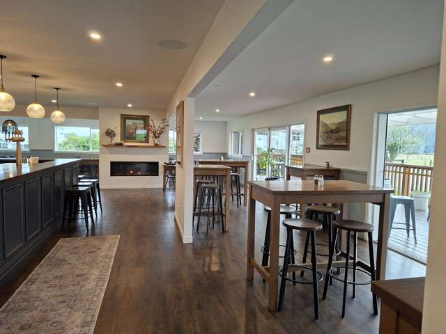 Betsey Jane Eatery & Bar Fox Glacier_1