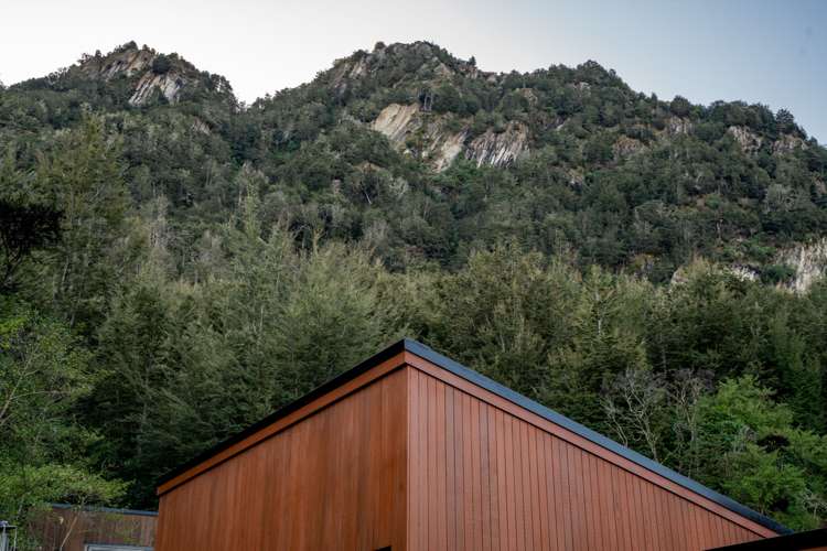 18 Falcon Heights Mount Creighton_32