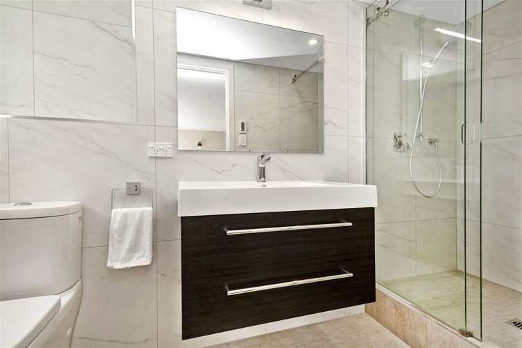 32 Cavendish Square Strathmore Park_26