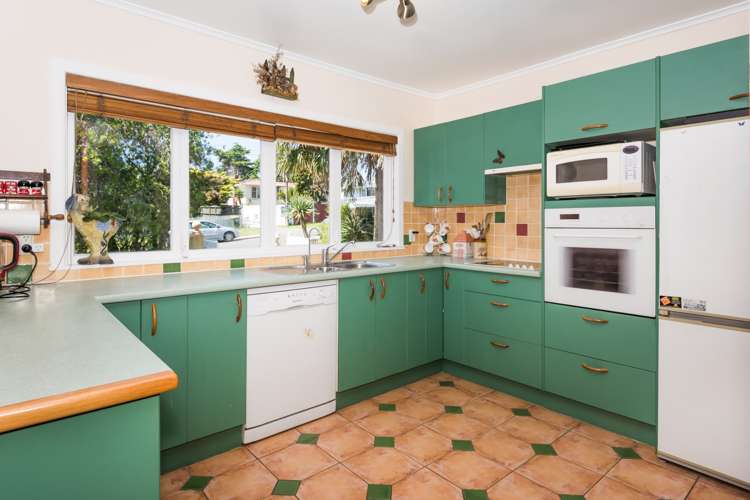 8 Fairclough Road Beach Haven_16