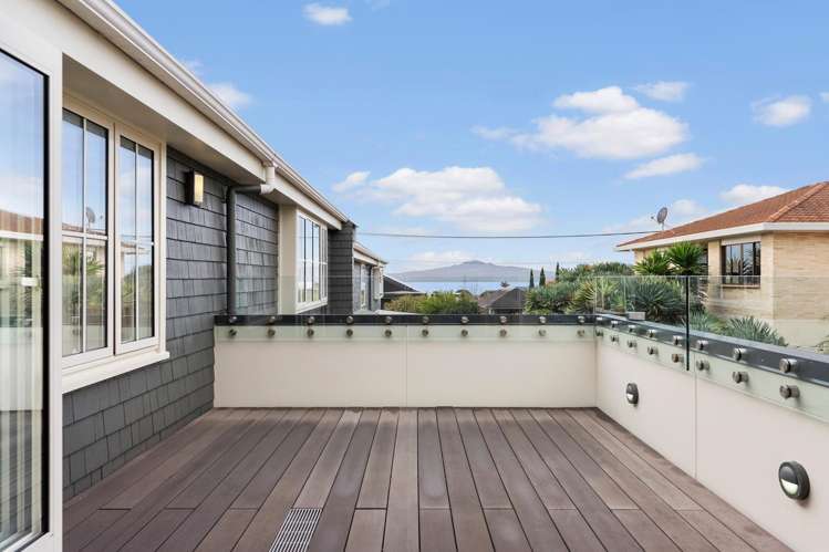 2/33 Ronaki Road Mission Bay_11