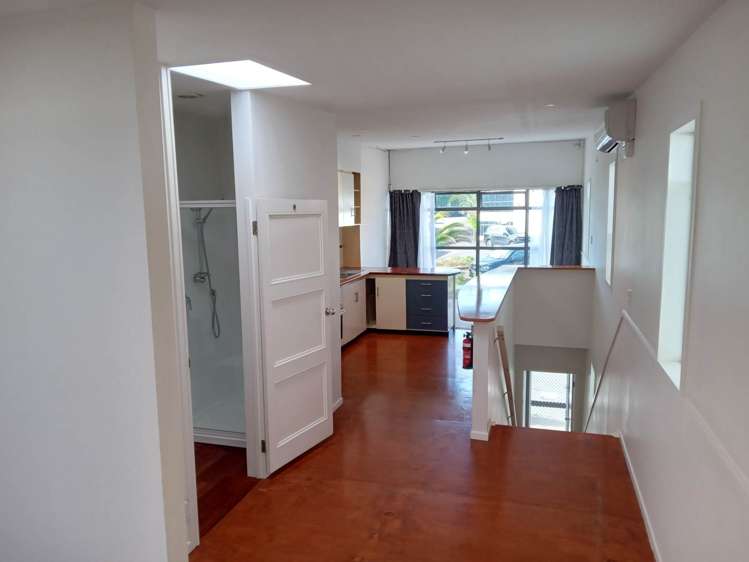 Unit B2/7-9 Tait Place Rosedale_5