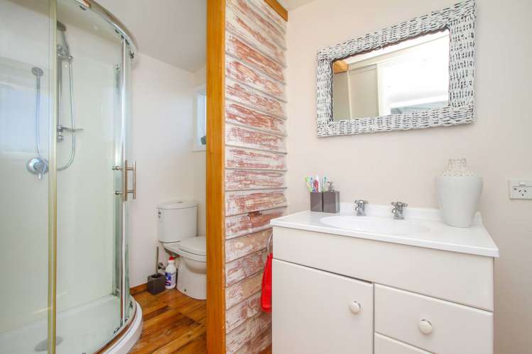 15 Gledstane Road Stanmore Bay_15