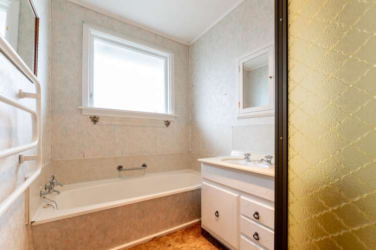 108 Pages Road Marchwiel_11