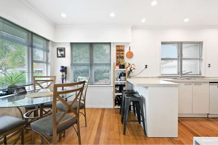 744 River Road Chartwell_18